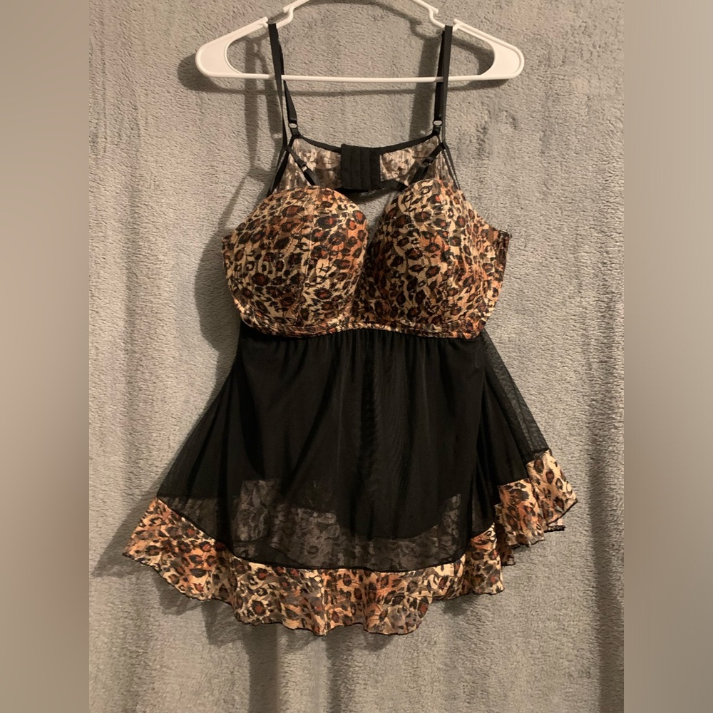 Leopard and black see thru nighty size XL and the cup size is D. Used once